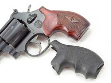 The 586 L-Comp also comes with a set of Hogue recoil reducing grips, so you can choose either. 