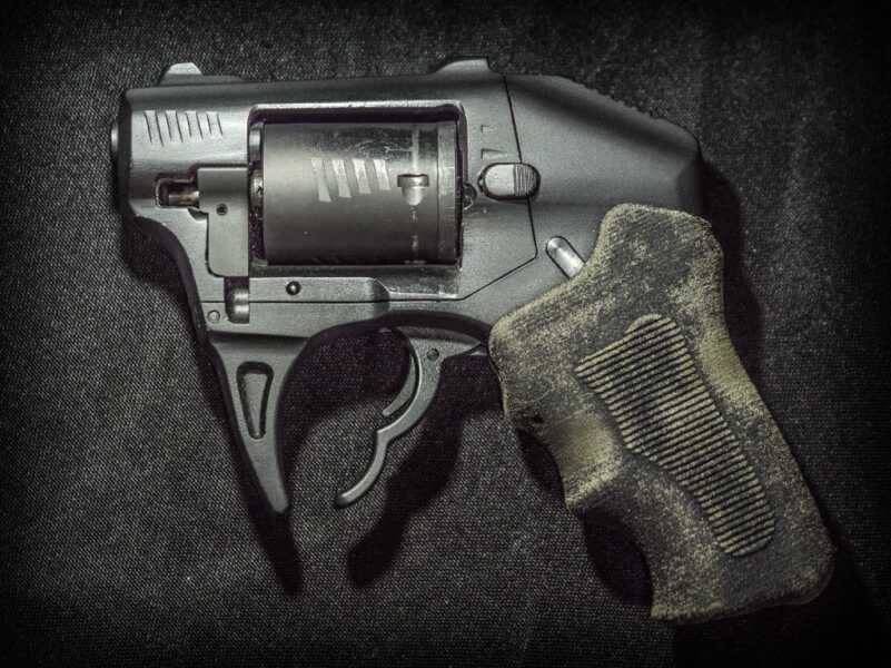 A Double-Barreled Revolver (8 Rounds in 4 Shots!): Standard Mfg.'s S333 Volleyfire - SHOT Show 2019 A Double-Barreled Revolver (8 Rounds in 4 Shots!): Standard Mfg.'s S333 Volleyfire - SHOT Show 2019
