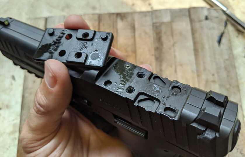 A Poor Takes the Optics-Ready HK VP9 for a Spin