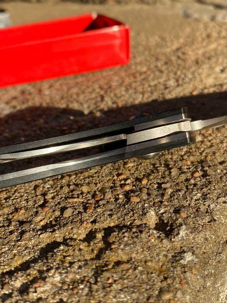 Spyderco ROC picture showing the folding lock mechanism