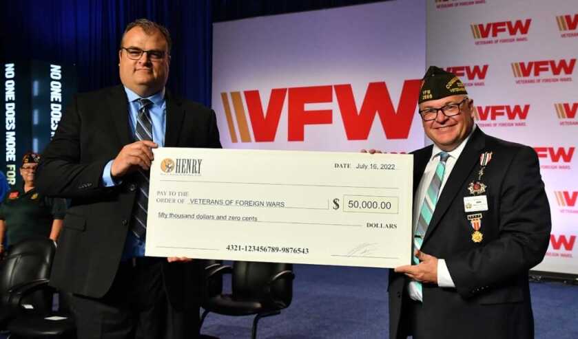 Henry Continues Silver Anniversary Pledge With ,000 Donation to VFW￼￼
