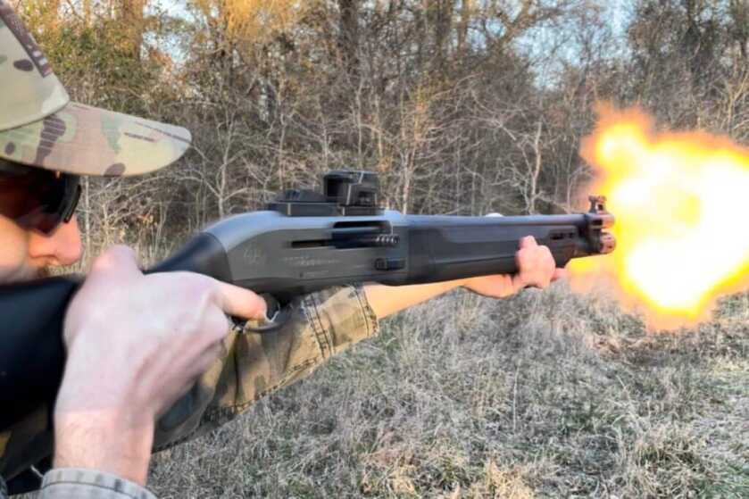 Steiner MPS mounted to Beretta A300 Ultima mid-shot