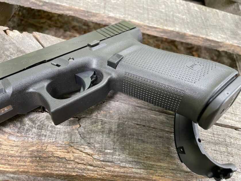 Flat front grip strap on Glock G21 Gen5.