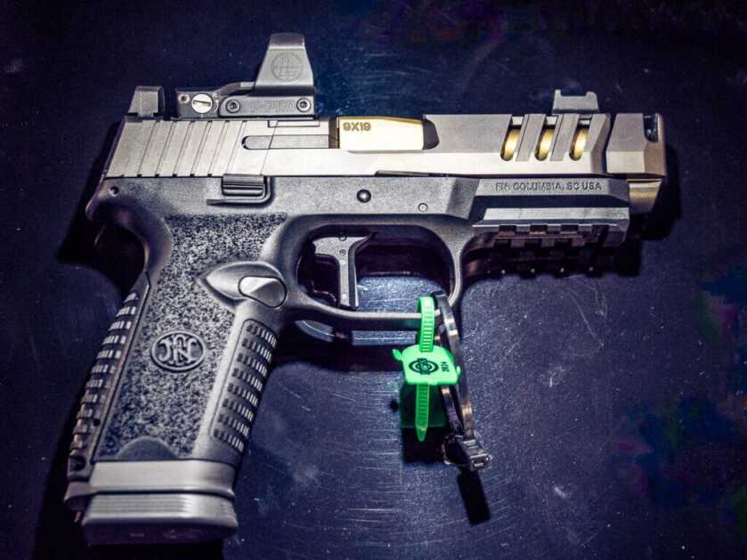 Full view of the right side of the 509 CC Edge XL. It is pointed right and has a red dot on the top.