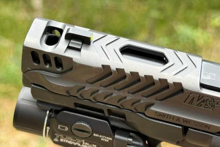 Front compensator on Smith & Wesson pistol