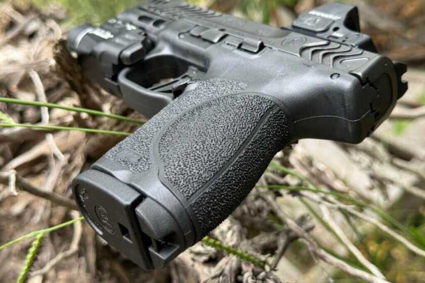 texturing on grip for Smith & Wesson competition pistol