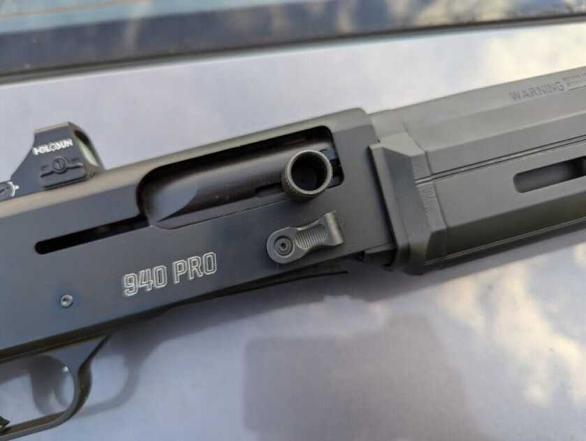 missive controls on the 940 Pro shotgun