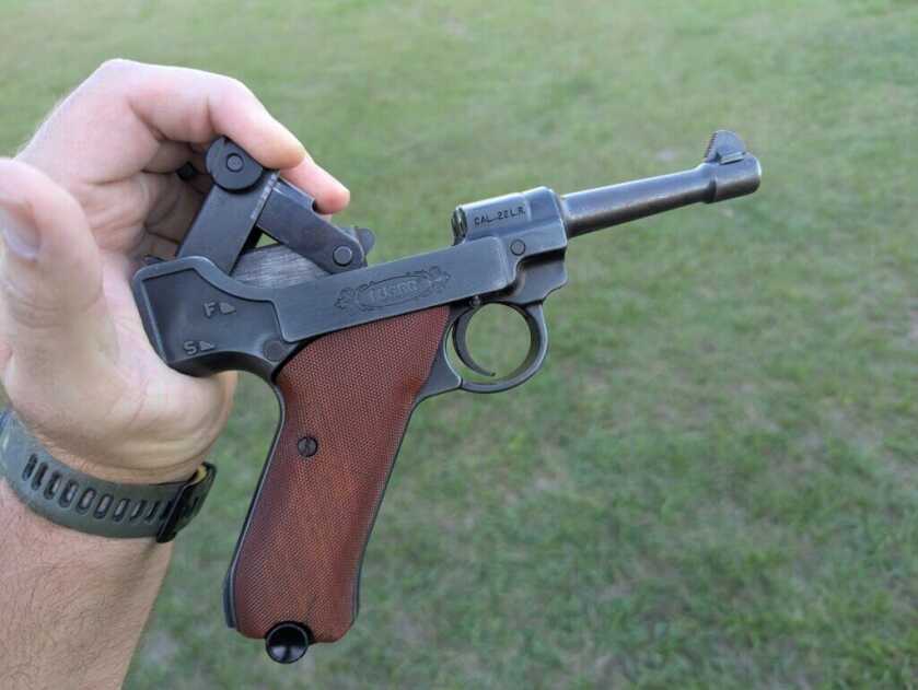 Stoeger Luger action toggle lock