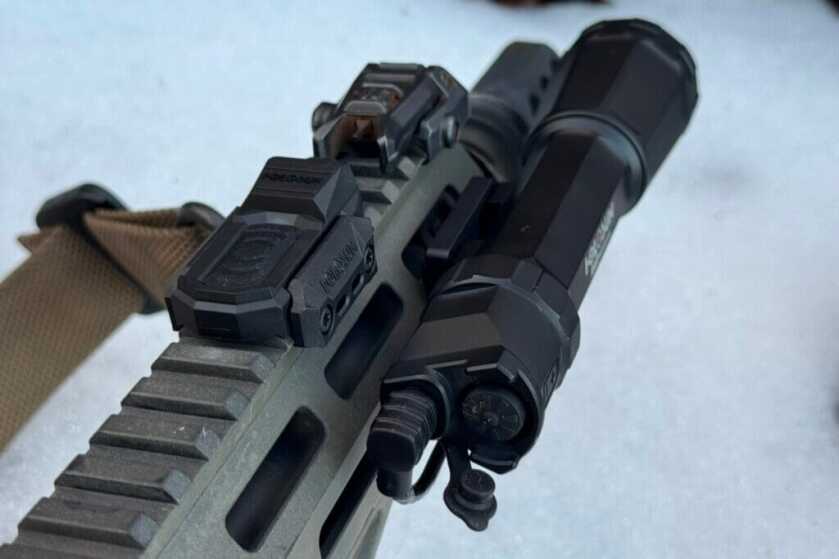 Holosun RAID buttons on green rifle