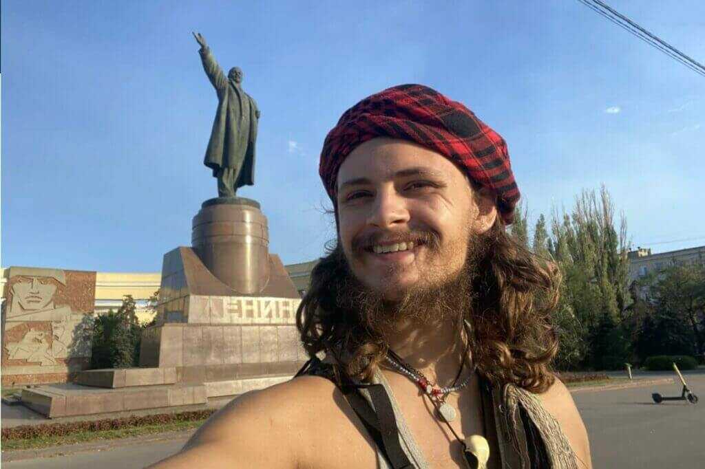 Michael Gloss portrait; discussion of Putin sending him to fight in Ukraine