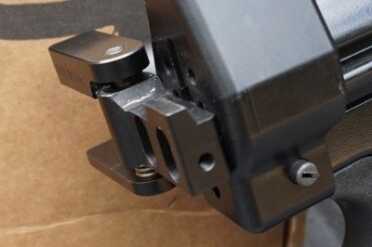 MP-5 Clone from Pakistan - Pakistani Ordnance Factory’s POF-5 The connection is secure and it snaps in place.