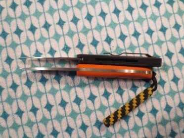 You can get a sense of the difference in thickness between the two knives.  