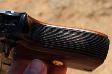 Serrations behind. 