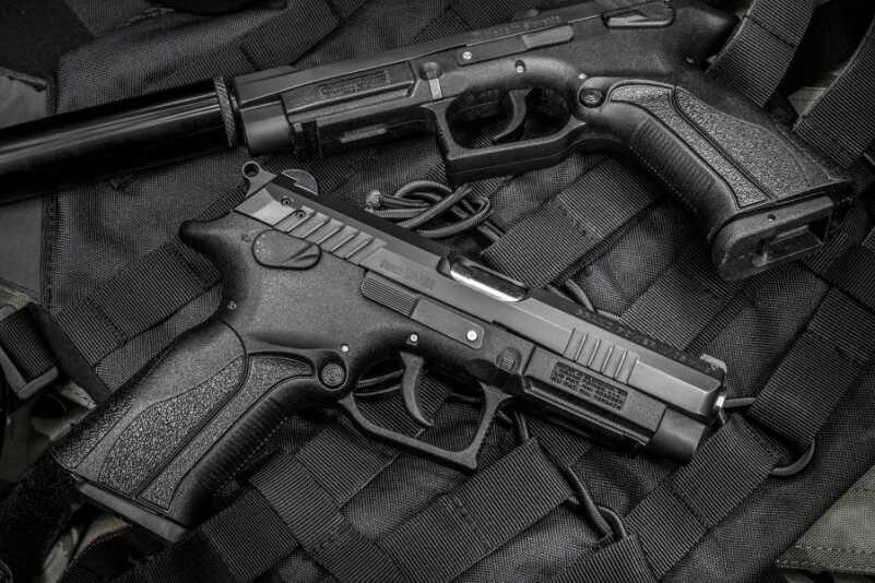 Top 6 Polymer Double Action, Single Action Pistols for Every Day Carry polymer da-sa service pistols for everyday-carry