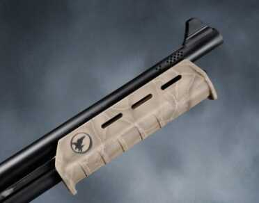 A matching Mapgul MOE forend was installed on the shotgun. Note the stubby 14-inch barrel of the test gun.