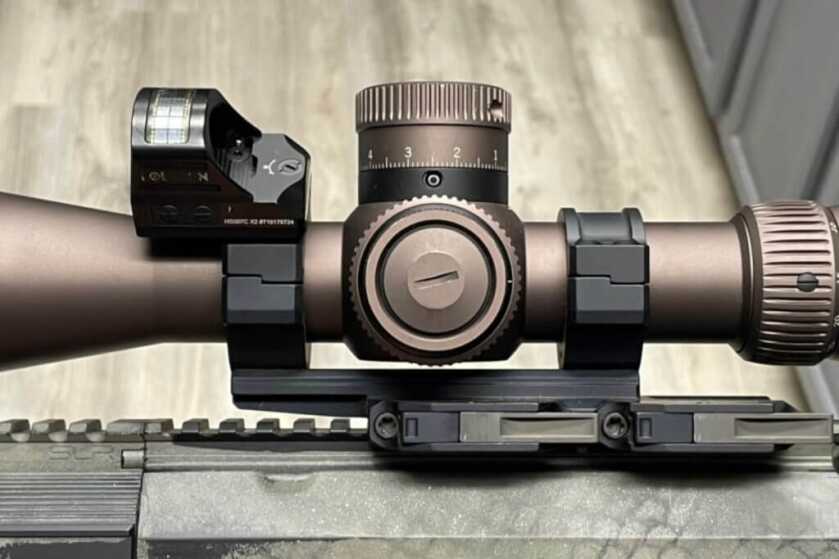 Vortex Razor HD Gen III 6-36x56 FFP Review Vortex Razor HD Gen III 6-36X56 sitting in a BoBro Engineering mount with a high top upper ring and holosun red dot mounted to it