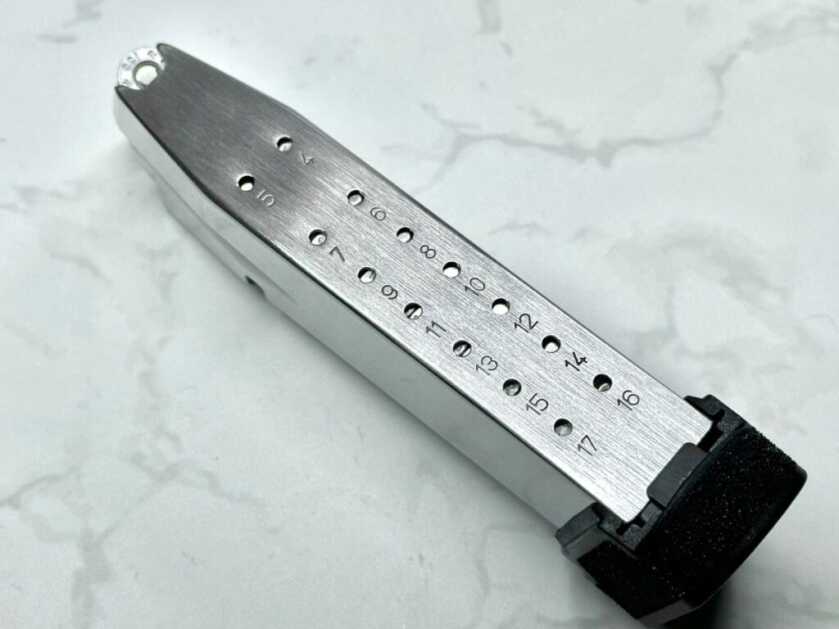 A closer look at the back viewing windows of the Hellcat Pro extended magazine.