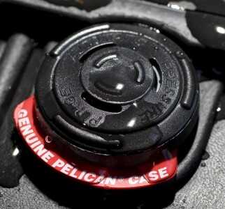 Pelican 1720 Long Case - Gear Test Pelican 1720, automatic pressure equalization valve