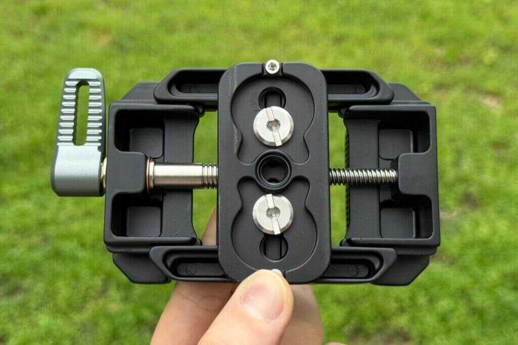 mounting threads for tripod