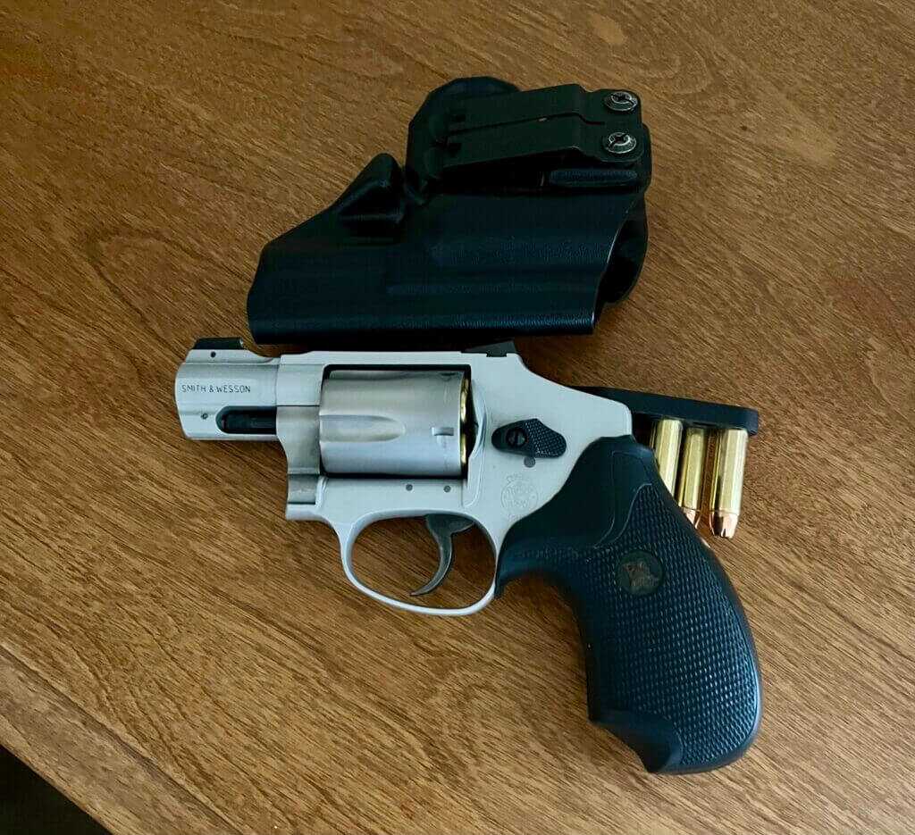 642 UC with holster / speed strip