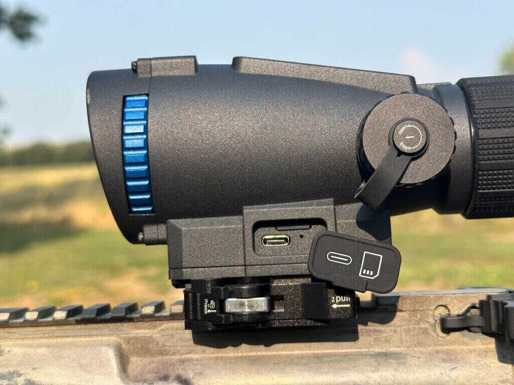 Goyojo GRL335 SD Card Slot and USB