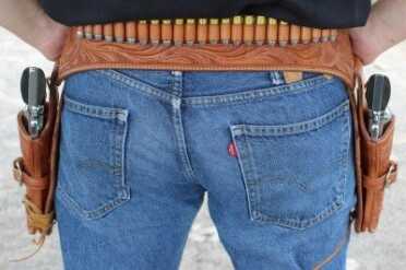 Gratuitous ass shot meant for illustrative purposes, only. The guns ride just off the hip, easy to reach with either hand.