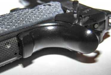 The beavertail has a grip safety memory bump for sure deactivation.