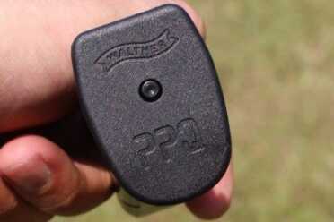 The magazine base-plates are polymer and easy yo grab from a mag pouch.