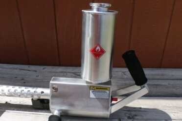 The tank holds 1.5 liters of fuel. 