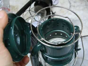 The top cap comes off and you put this pan holder in the top. 