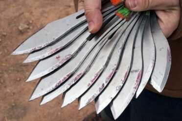 A look at the knives. 