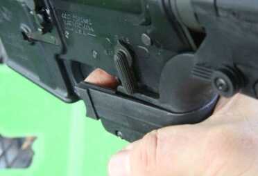 The only thumbs down on the kit is that the finger rest, because it is removable, is not a positive rest, You can bump it out of the way by mistake with your finger. Not a deal killer though. 