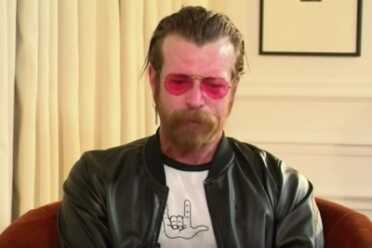 Band Leader Who Played During Paris Attacks: ‘Until Nobody Has Guns, Everyone Has to Have Them’ Jesse Hughes, frontman for Eagles of Death Metal. (Photo: iTélé)