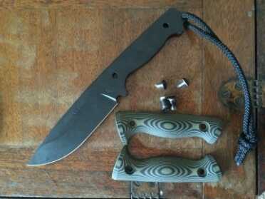 Treeman TASS: A Combat Knife Actually Used by Navy SEALs — Review As you can see, disassembly is easy.