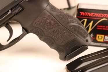The P30 series of guns incorporates interchangeable backstraps as well as side grip panels.