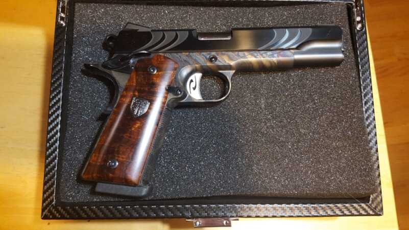 Kat Ainsworth - A Pew Pew Christmas List Kat Ainsworth - A Pew Pew Christmas List