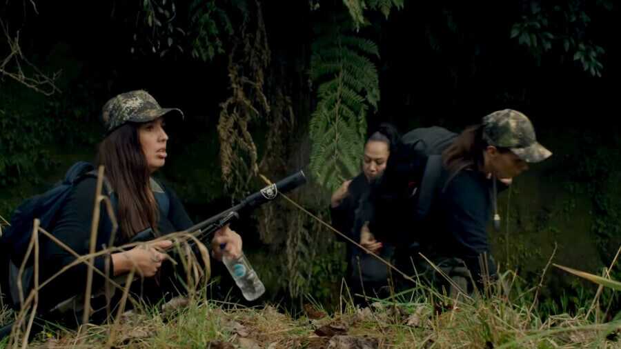 Mauri Huntress Inspires Women of New Zealand to Stalk Game Mauri Huntress Inspires Women of New Zealand to Stalk Game