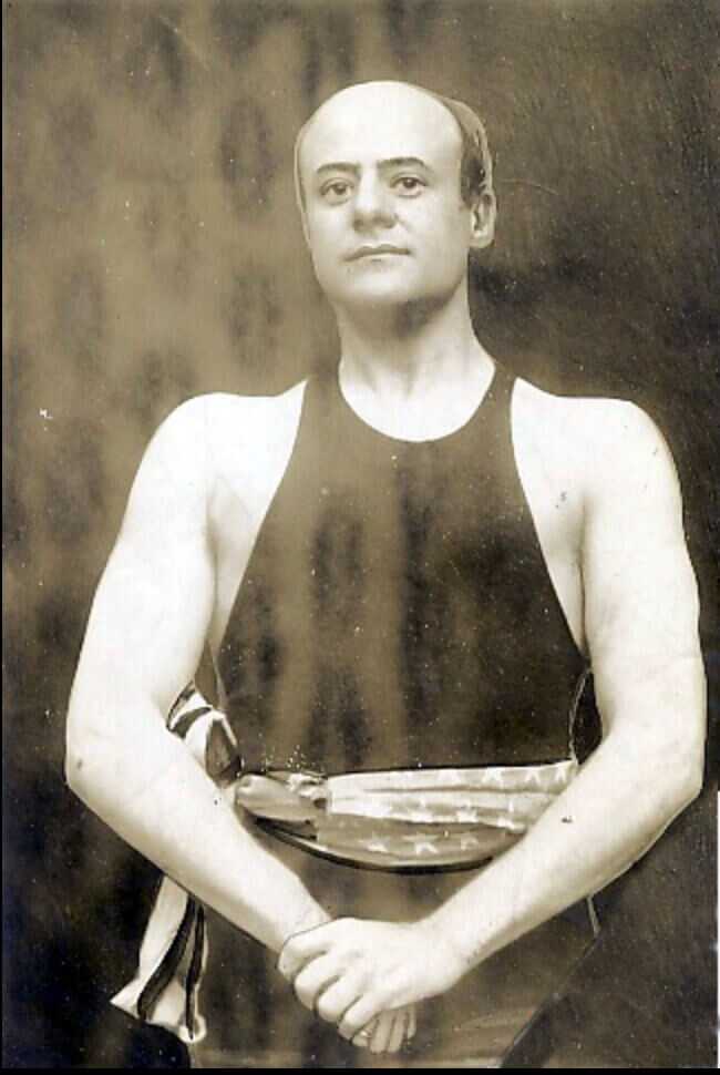 Joseph Drexel Biddle in 1909 dressed in boxing attire