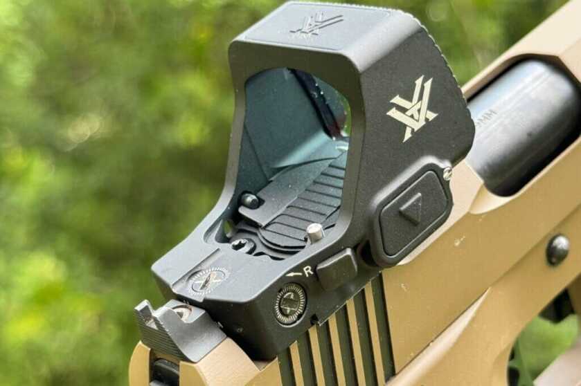 Elevation turret on the Vortex Defender-XL red dot