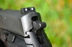 The 3-dot tritium SIGLITE night sights work well, day or night.
