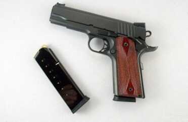 01.The stainless steel Para Elite Commander comes equipped with two 8-round magazines, Cocobolo hardwood grips, and a durable Ionbond finish.