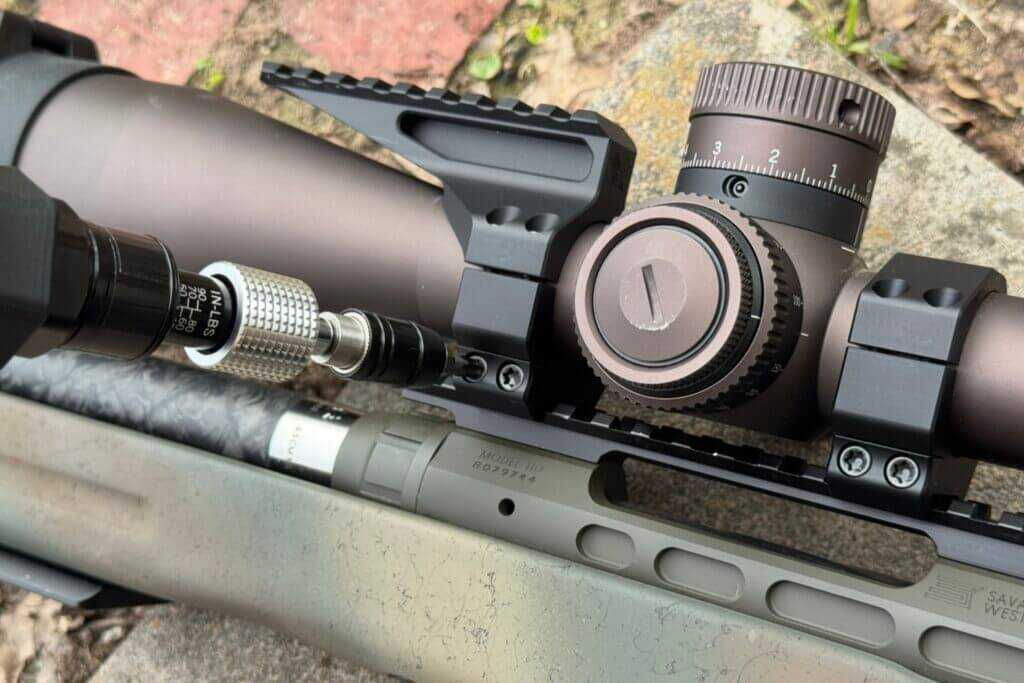 Tightening scope onto rifle
