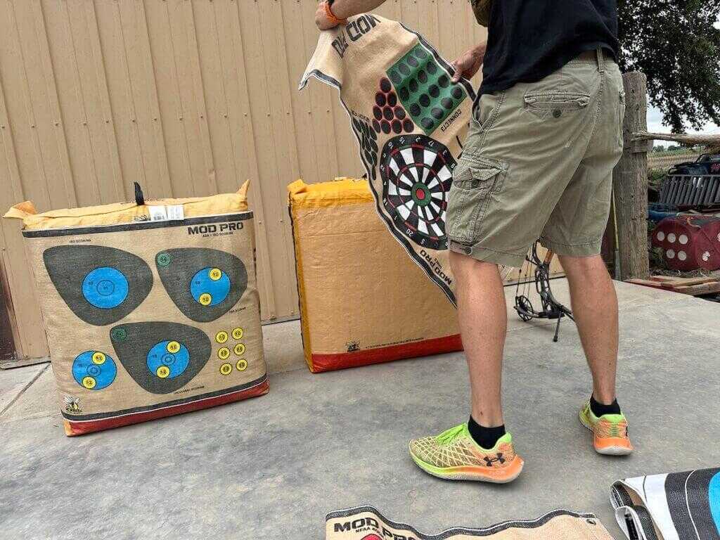 changing target faces on Morrell Yellow Jacket MOD Pro for blank bale shooting