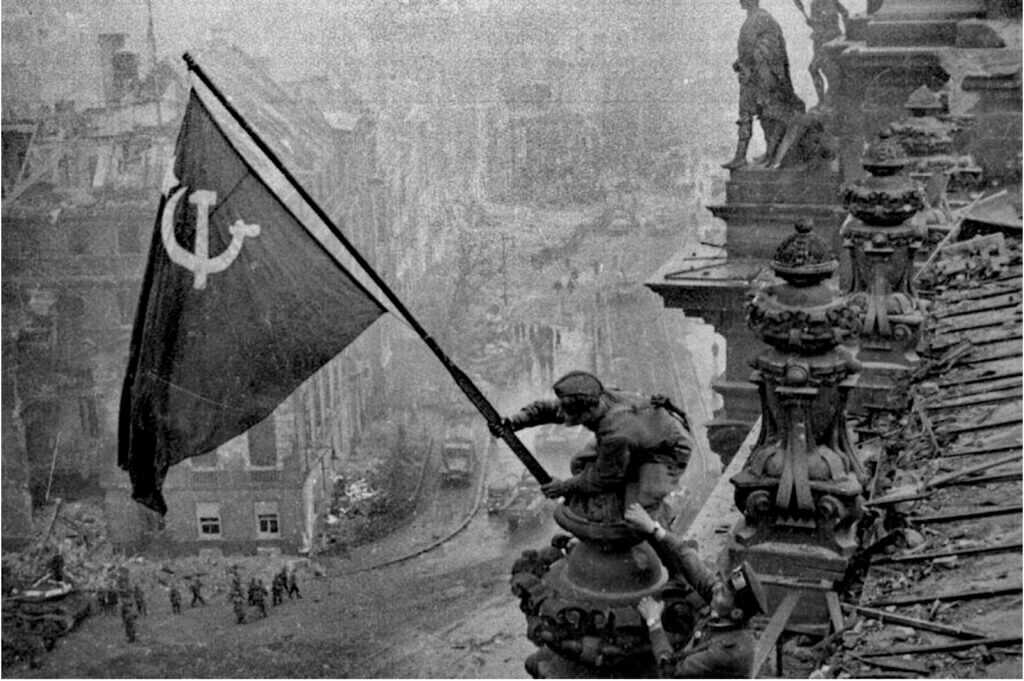 American troops in chaotic late WWII Bavaria where a gold cache could vanish