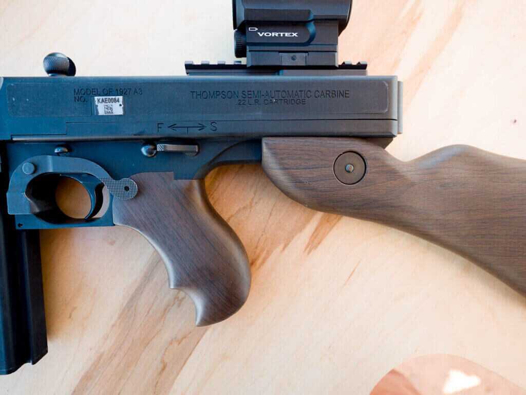 close up the left side of the receiver.
