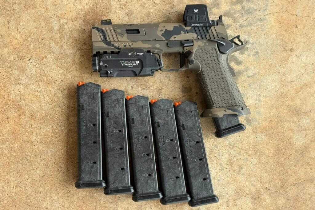Stealth Arms Platypus using Glock 17 pattern magazines and 21-round Magpul magazines