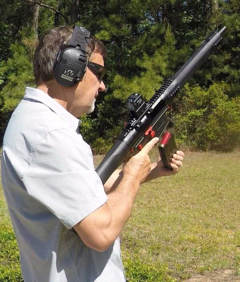 Loading the Tokarev TT 12 Pro detachable box magazine 12 gauge shotgun