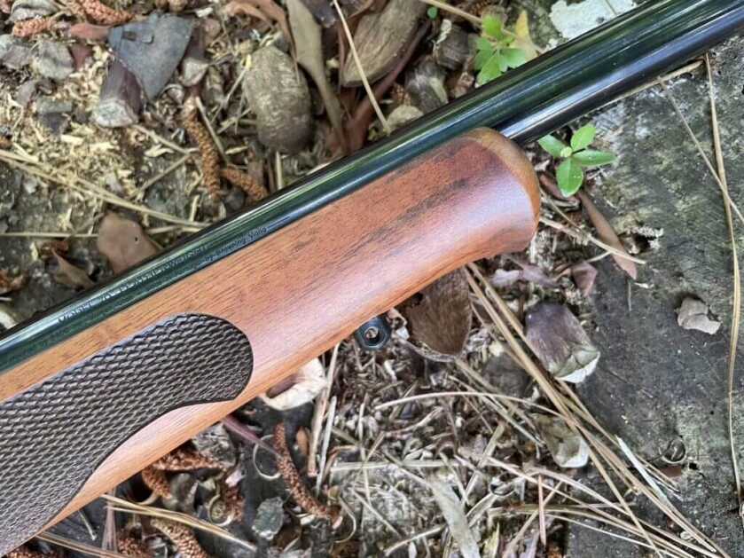 Winchester Model 70 Featherweight schnabel fore-end and cut checkering on walnut stock