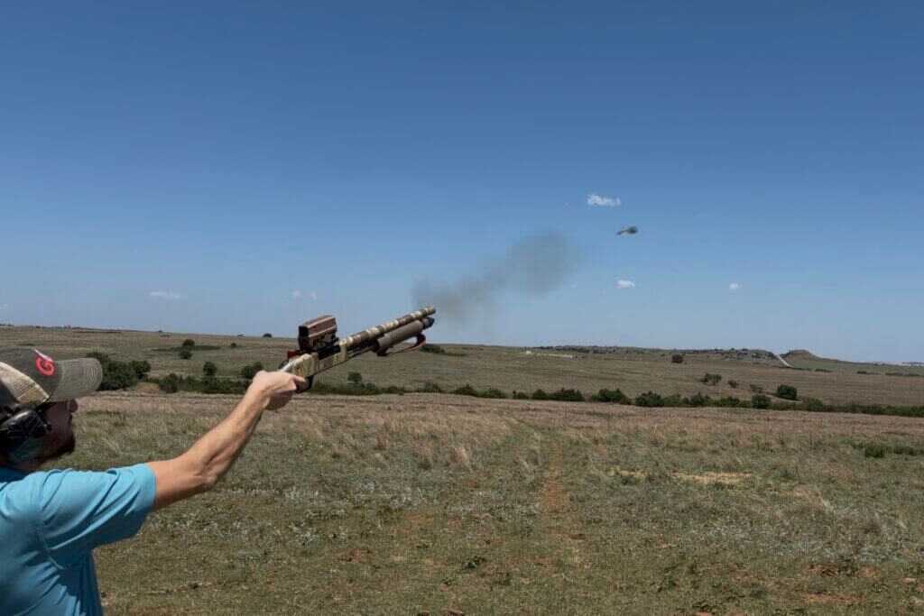 One-handed shooting test with the Mossberg 590 Bliksem compact 12-gauge firearm