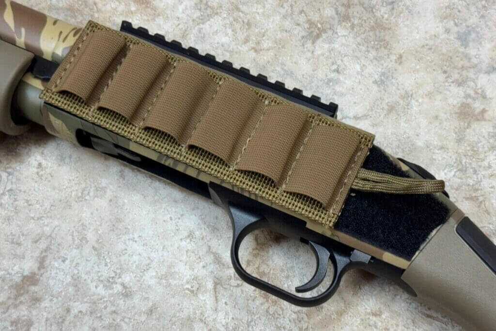 Esstac 6-round shotgun card mounted on the Mossberg 590 Bliksem receiver